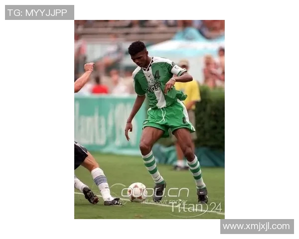 拼图足球明星与球鞋的完美结合探索运动与艺术的魅力 拼图足球明星与球鞋的完美结合探索运动与艺术的魅力